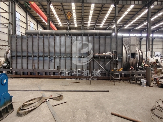 客戶(hù)上門(mén),考察生物質(zhì)連續(xù)炭化爐