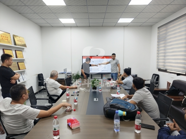 印度客戶來驗收炭化爐,確保合作交付